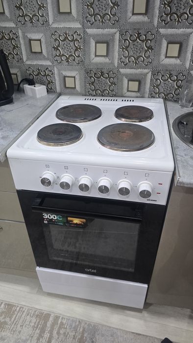 Продам электрическую плиту