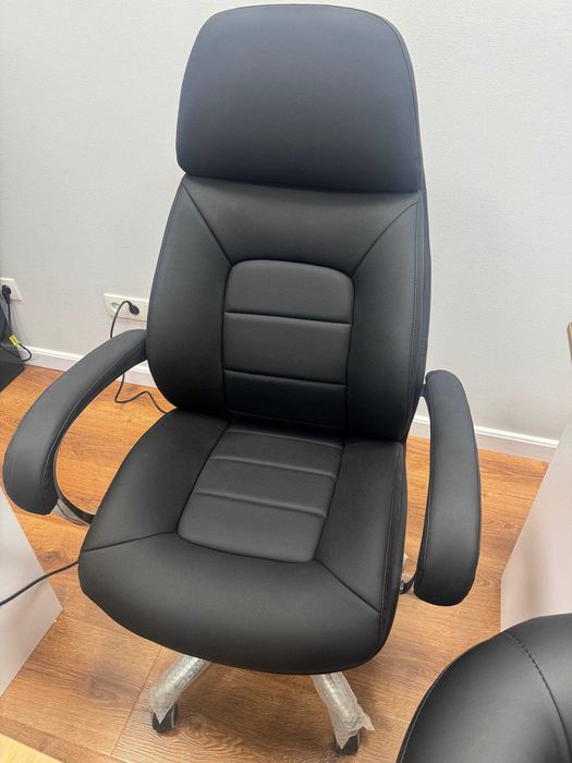 Офисное кресло для руководителя