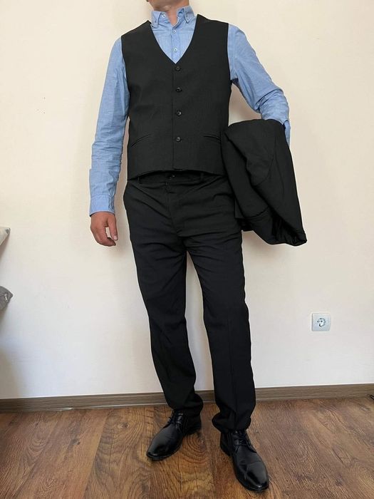 Costum  pentru  bărbați