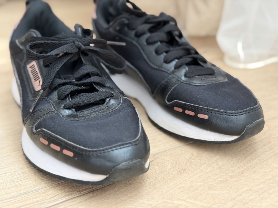 Сникърси Puma.
