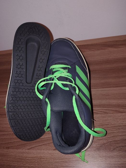 Adidașii originali, ADIDAS. Nr 37