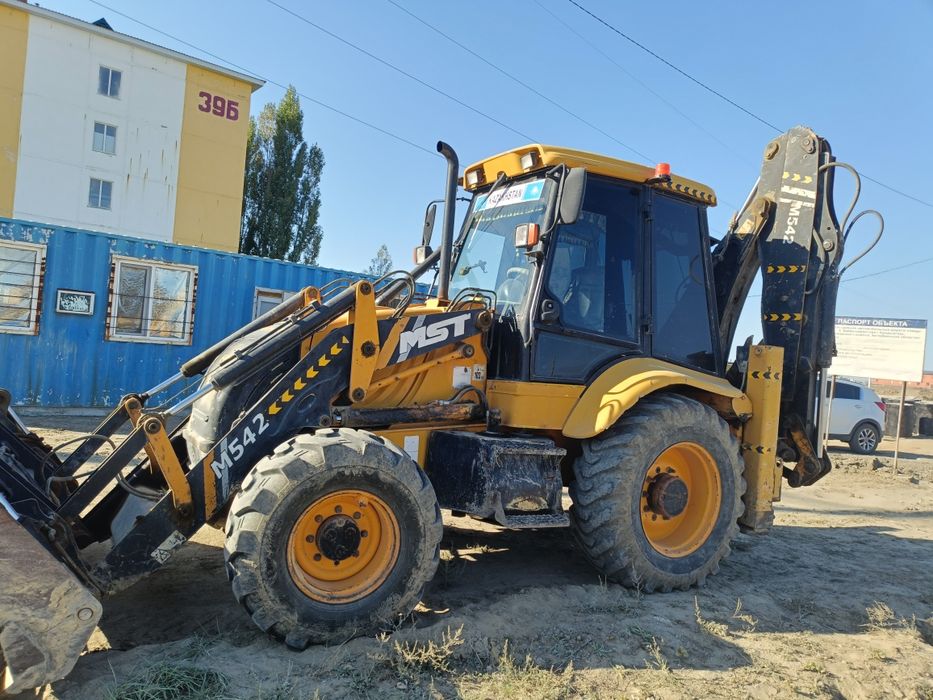 Срочно продам экскаватор погрузчик MST m542