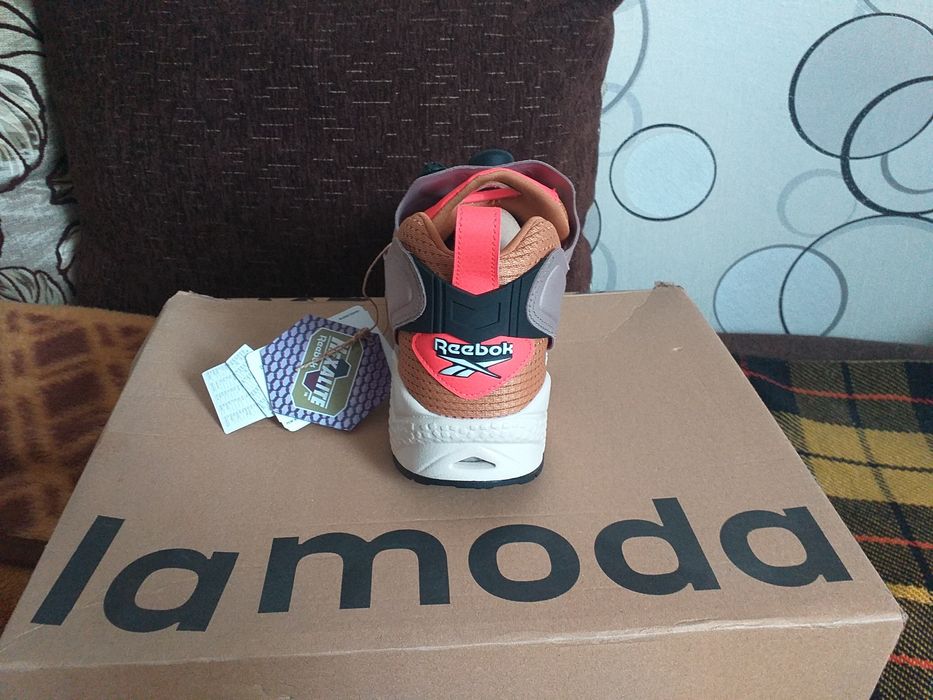 Продам кроссовки REEBOK Instapamp p-p 42, новые.
