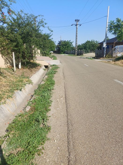 Vând teren intravilan 1000m