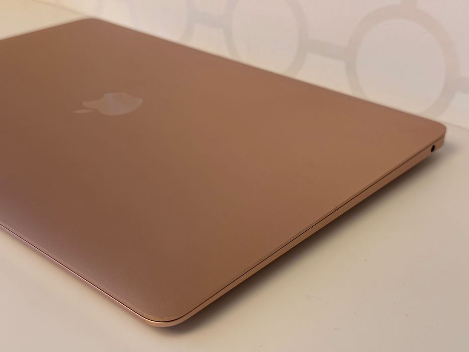 MacBook Air M1 13" - stare foarte buna, 95% baterie (8GB, SSD 256 GB)