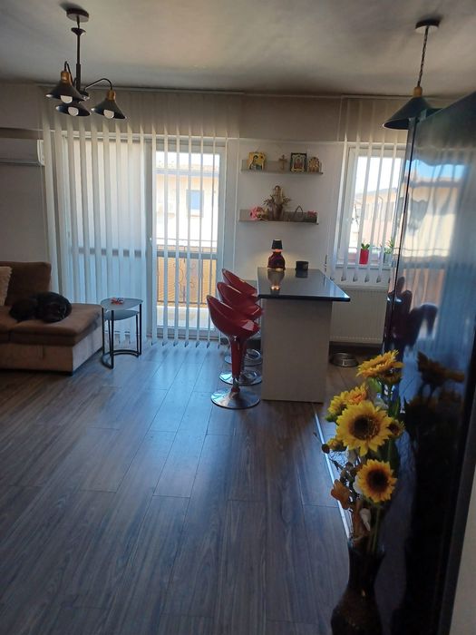 De vânzare apartament cu 3 camere decomandat Complex Baroc
