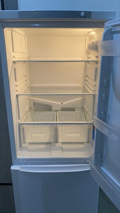 Indesit holadilnik sotiladi