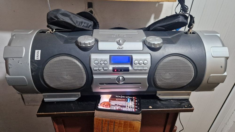 BoomBox  JVC RV-NB10B.