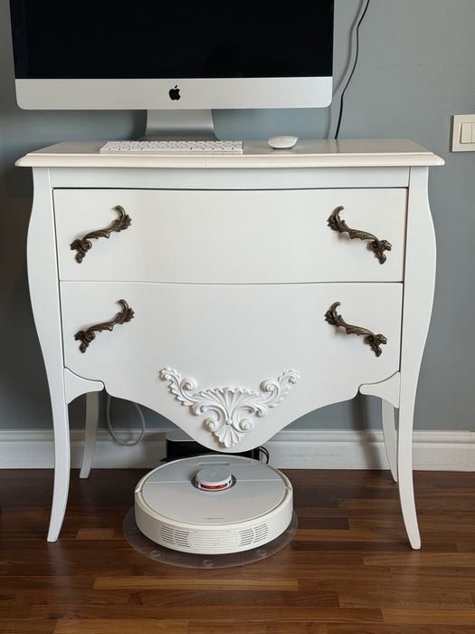 Set mobilier dormitor stil clasic alb – 2 noptiere + comodă