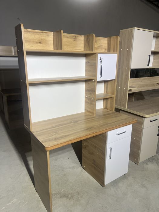 Stol Parta Pismenniy