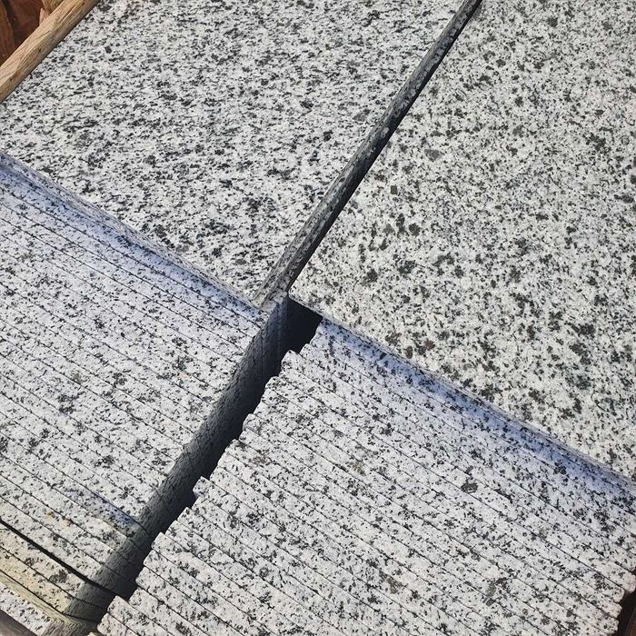 Готови гранитни плочки и готови стъпала от Раймар