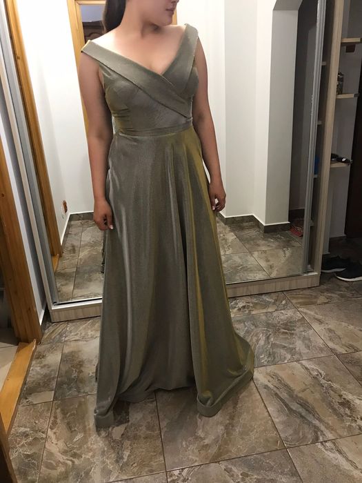 Vând rochie lunga. elegantă , purtată o singura data!
