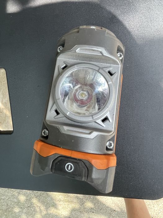 Lanterna Cu Led Ridgid 18V AEG model R8691 impecabile doua functii ,Lumina de veghe