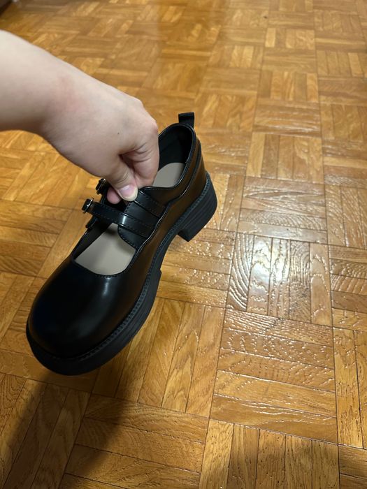 Черный туфли школьные