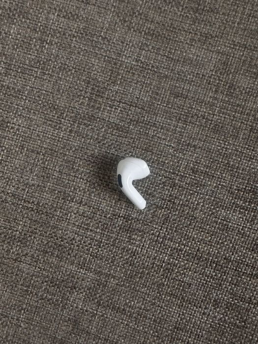 Правое ухо airpods 4