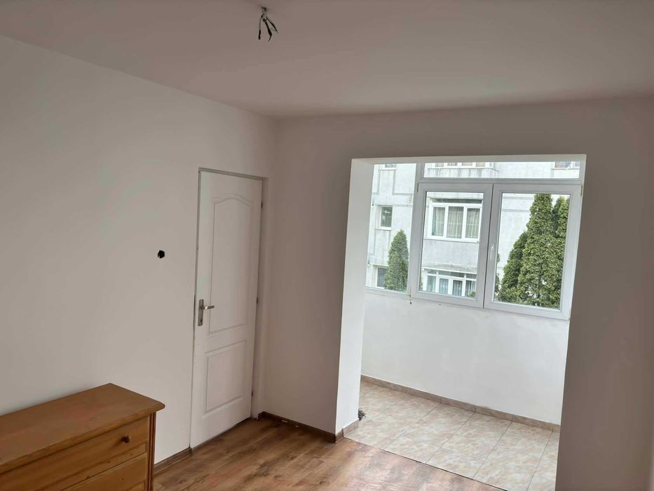 Apartament cu 2 camere,semidecomandat