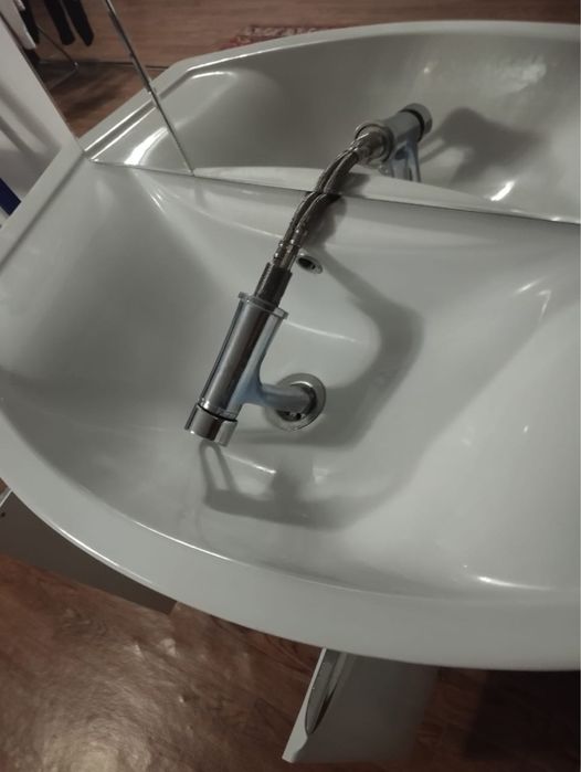 Зеркальные шкаф с тумбой и раковиной