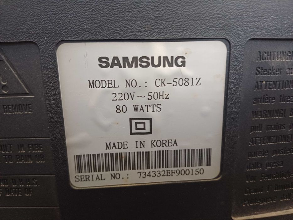 Vind televizor Samsung cu tub.