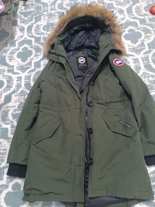 Продам куртку CANADA GOOSE оригинал размер S 42-44