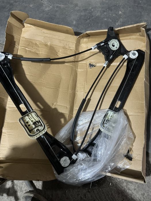 Трапециа стеклоподъемника на Шкоду рапид