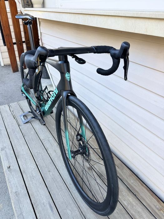 Карбонов шосеен велосипед Bianchi Specialissima RC 2024