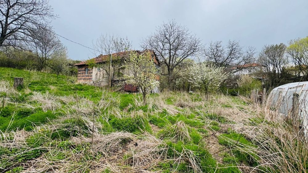 Къща в Перник, област-с.Дивотино площ 68 цена 60000