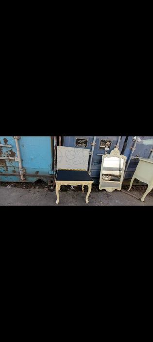 Тоалетка Огледало и столче