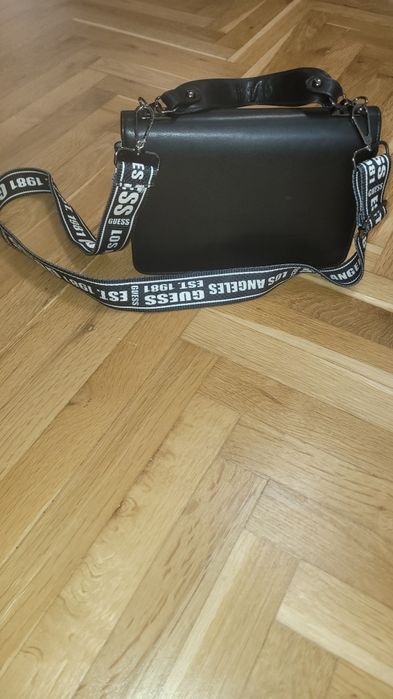 Дамска чанта Guess