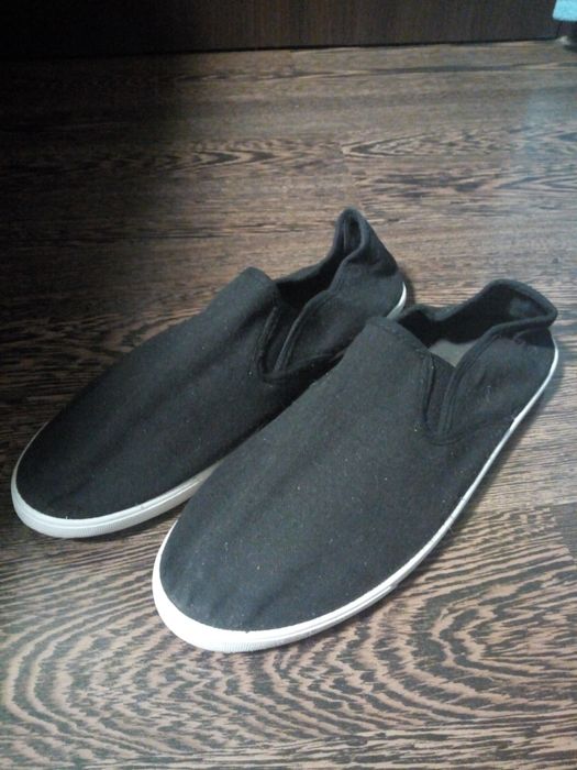 Нови черни платненки -45номер-28см. стелка