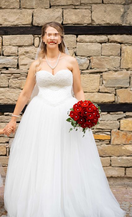 Сватбена рокля и аксесоари