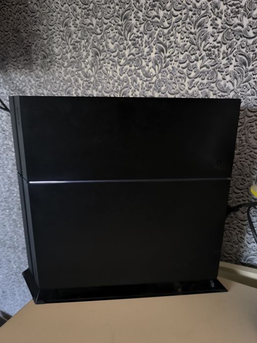 Продам прошитую пс4