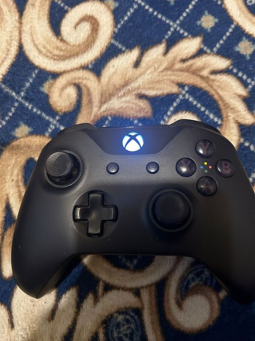 Vând 2 manete Xbox one stare foarte  bună preț negociabil