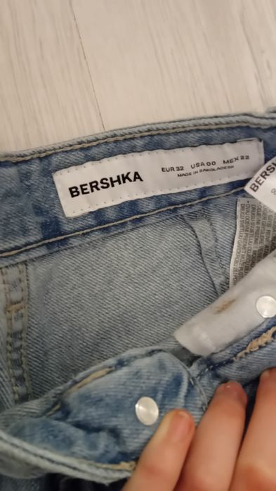 Blugi baggy  berska purtati o singura data