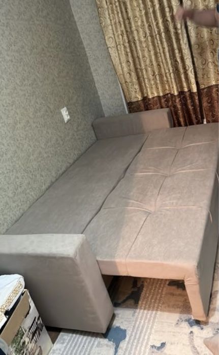 Продам диван бежевый