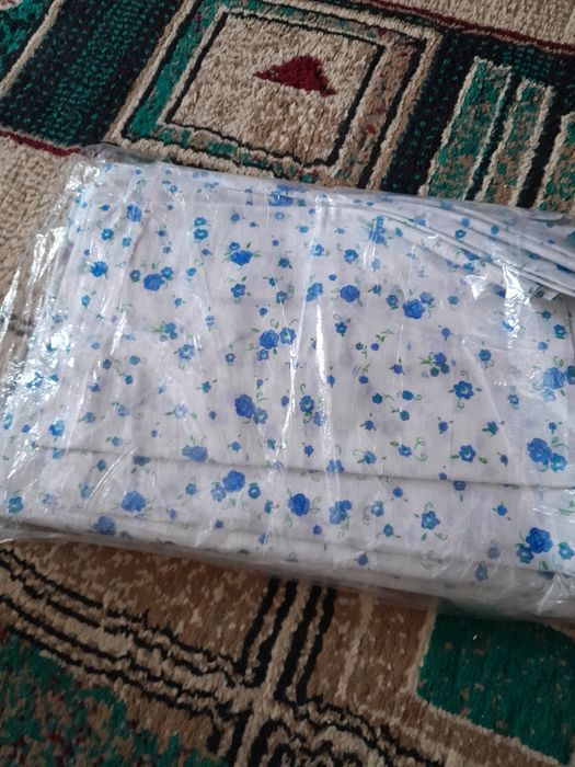 Продам шторы 2 шт.Постельное белье .