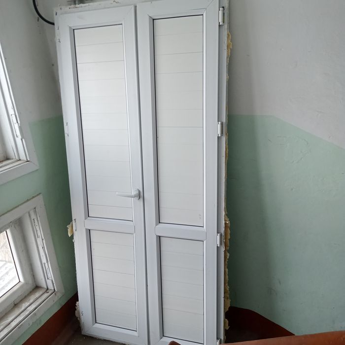 Входная пластиковая дверь