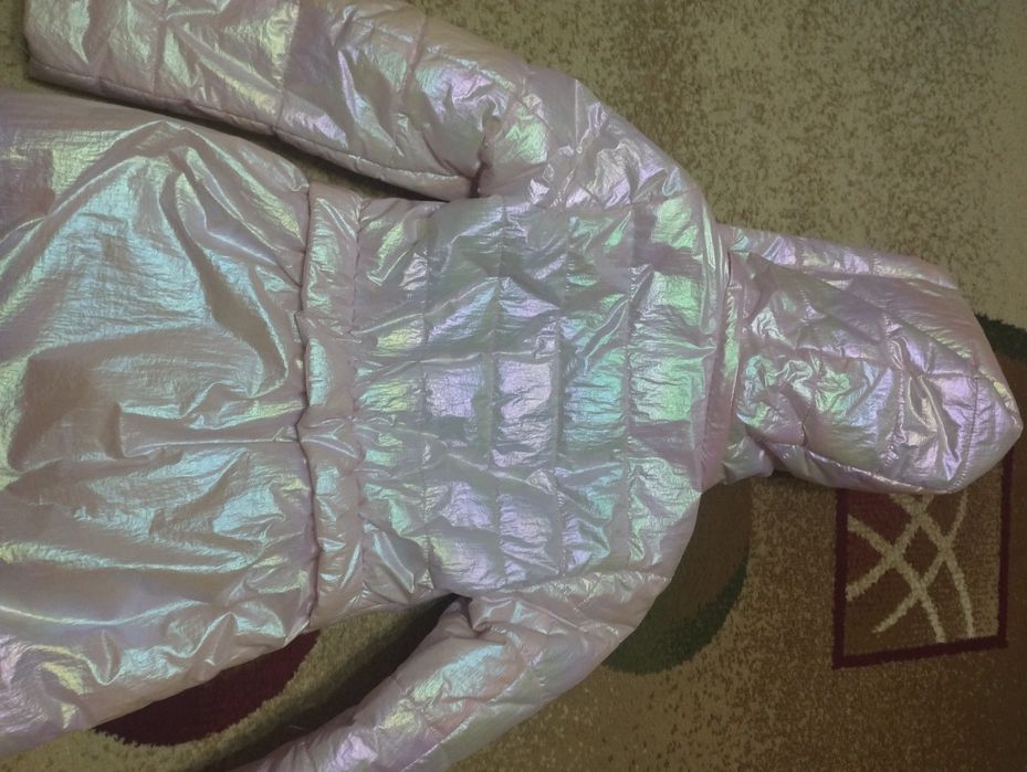 Продам куртку на девочку