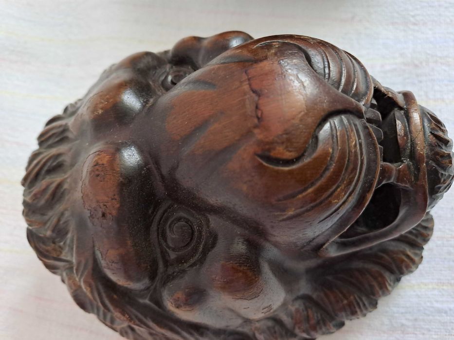 sculptura lemn leu ornament lemn