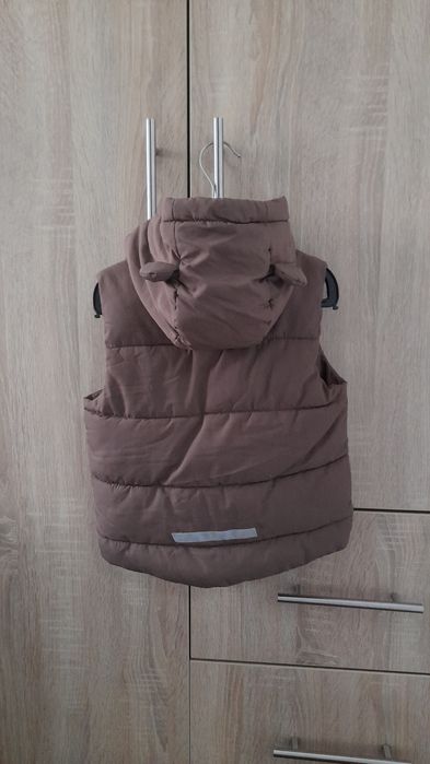Vând vesta nr 92 cm H&M . În stare foarte bună!