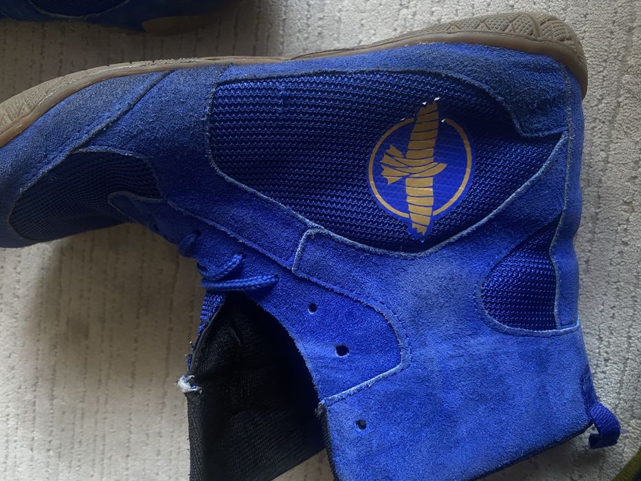 Продою боксерскую обувь