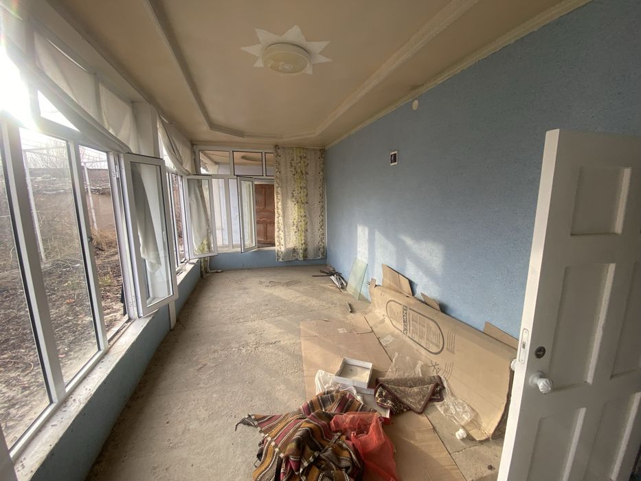 Uy hovli sotiladi 10 sotihli