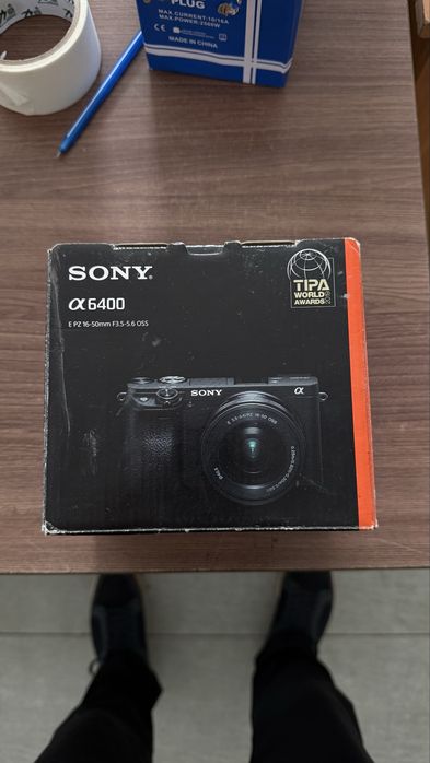 Sony α6400 + 16–50mm OSS
