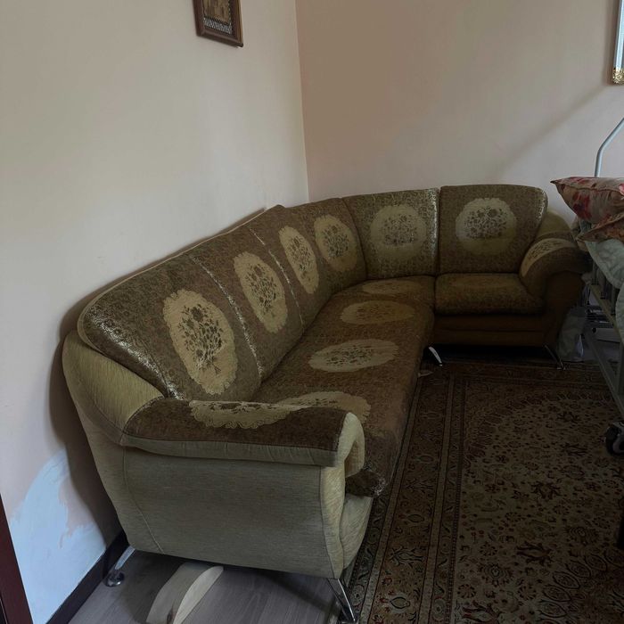 Продам диван угловой с креслом