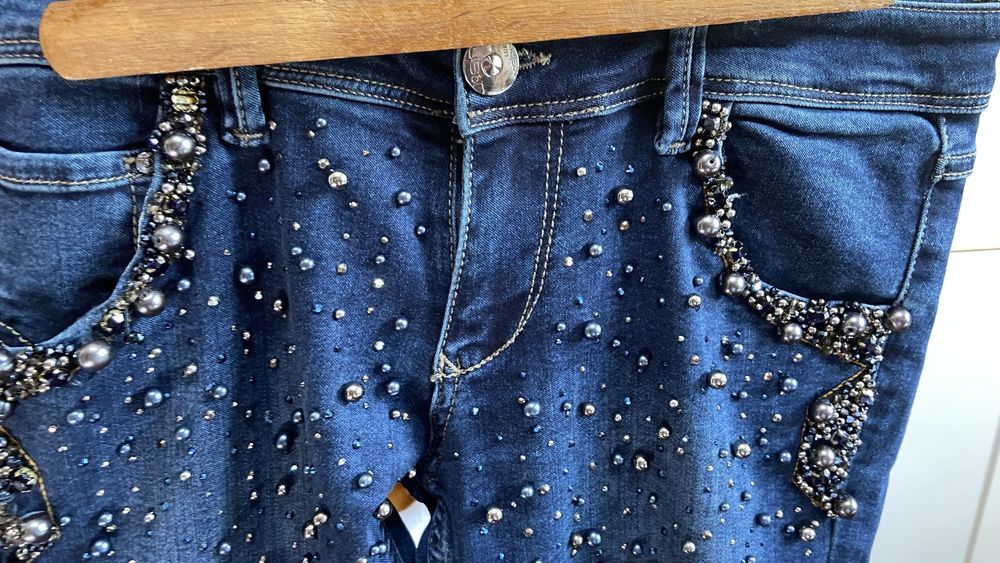 Джинсы со стразами