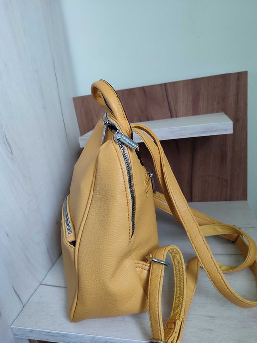 Едноцветни кожени раници