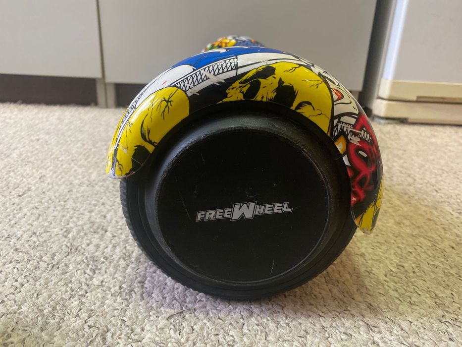 Hover board freeweel in stare buna are puține zgârieturi
