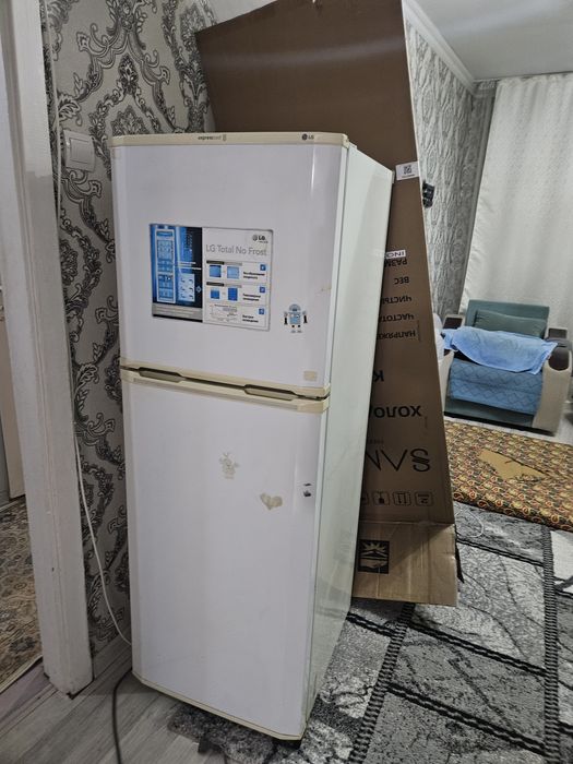 Холодильник  LG.