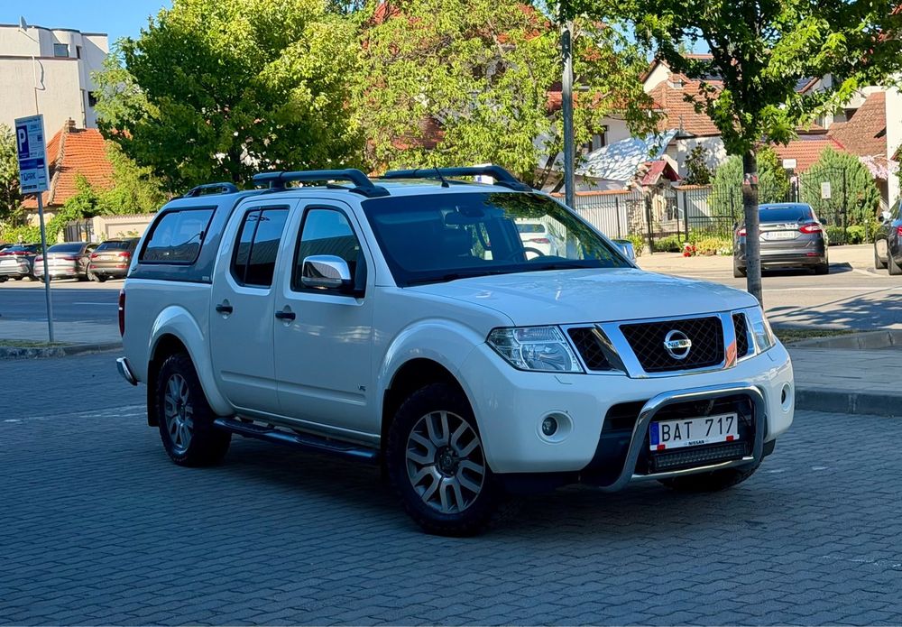 NISSAN Navara