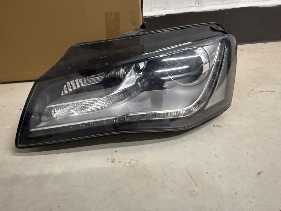 На части Audi A8