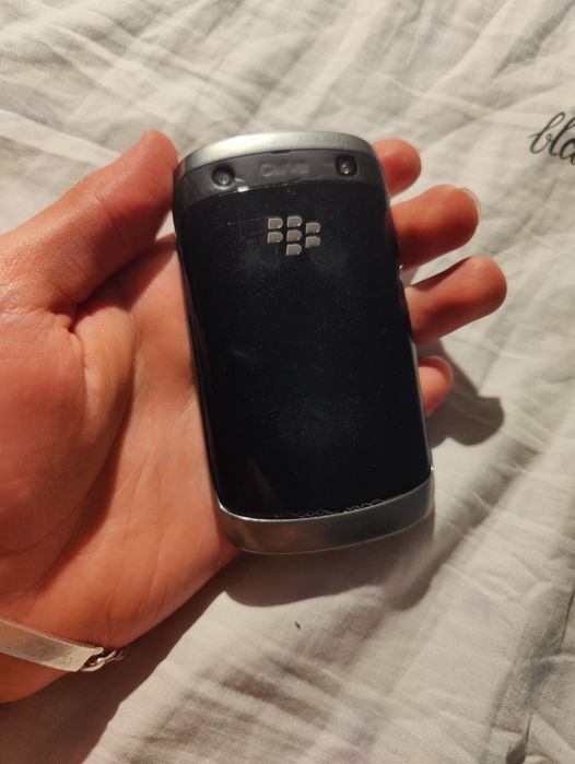 BlackBerry 9360 + husă originala